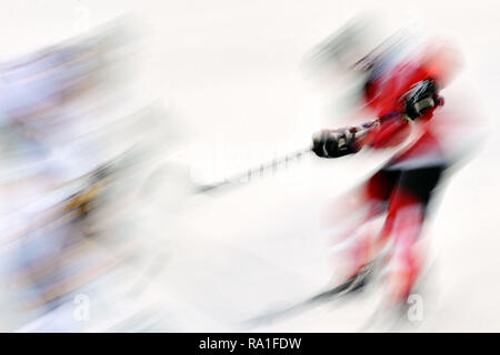 Prague, République tchèque. 3 mai, 2015. Der Eishockey-WM 2015, am 7 mai 2015, im Prag, République tchèque. Wenn die Zeit ist lang, les photos d'illustration. *** *** Légende locale lorsque le temps est long. Au cours de l' 2015 Championnat du monde de hockey 2009 à l'O2 Arena de Prague, République tchèque, le 7 mai 2015. Credit : Slavek Ruta/ZUMA/Alamy Fil Live News Banque D'Images