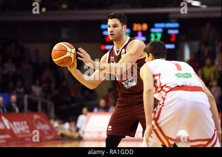 L'Italie. Dec 30, 2018. Foto Massimo Paolone/LaPresse 30 dicembre 2018 Reggio Emilia (Re) Italia panier sport Grissin Bon Reggio Emilia vs Umana Venezia Reyer - Campionato Italiano di panier Serie A - 2018/2019 PosteMobile PalaBigi Nella foto : Marco Giuri (Umana Venezia Reyer) dans azione contrastato da Leonardo Candi (Grissin Bon Reggio Emilia) Photo Massimo Paolone/LaPresse 30 décembre 2018 Reggio Emilia (Re) Italie panier sport Grissin Bon Reggio Emilia vs Umana Venezia Reyer - Serie A ligue de basket-ball italien PosteMobile 2018/2019 - PalaBigi dans le pic : Marco Giuri (Umana Venezia Reyer Banque D'Images