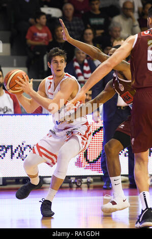 L'Italie. Dec 30, 2018. Foto Massimo Paolone/LaPresse 30 dicembre 2018 Reggio Emilia (Re) Italia panier sport Grissin Bon Reggio Emilia vs Umana Venezia Reyer - Campionato Italiano di panier Serie A - 2018/2019 PosteMobile PalaBigi Nella foto : Leonardo Candi (Grissin Bon Reggio Emilia) dans azione contrastato da Marquez Haynes (Umana Venezia Reyer) Photo Massimo Paolone/LaPresse 30 décembre 2018 Reggio Emilia (Re) Italie panier sport Grissin Bon Reggio Emilia vs Umana Venezia Reyer - Serie A ligue de basket-ball italien PosteMobile 2018/2019 - PalaBigi dans le pic : Leonardo Candi (Grissin Bon R Banque D'Images