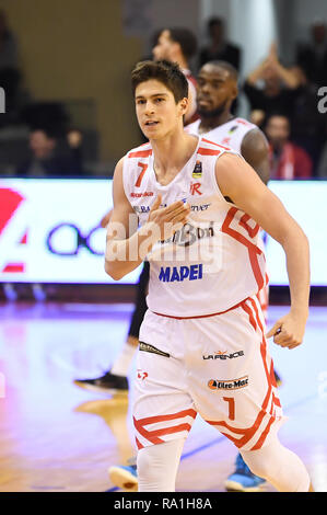 L'Italie. Dec 30, 2018. Foto Massimo Paolone/LaPresse 30 dicembre 2018 Reggio Emilia (Re) Italia panier sport Grissin Bon Reggio Emilia vs Umana Venezia Reyer - Campionato Italiano di panier Serie A - 2018/2019 PosteMobile PalaBigi Nella foto : Leonardo Candi (Grissin Bon Reggio Emilia) esulta Massimo Paolone Photo/LaPresse 30 décembre 2018 Reggio Emilia (Re) Italie panier sport Grissin Bon Reggio Emilia vs Umana Venezia Reyer - Serie A ligue de basket-ball italien PosteMobile 2018/2019 - PalaBigi dans le pic : Leonardo Candi (Grissin Bon Reggio Emilia) célèbre Crédit : LaPresse/Alamy Vivre sw Banque D'Images