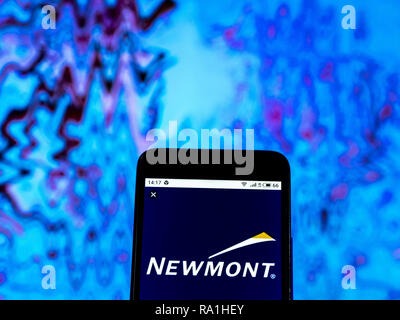 Kiev, Ukraine. Dec 29, 2018. Newmont Mining Corporation vu le logo affiché sur un téléphone intelligent. Crédit : Igor Golovniov SOPA/Images/ZUMA/Alamy Fil Live News Banque D'Images