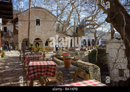 Vue de village de Makrinitsa, Grèce Banque D'Images