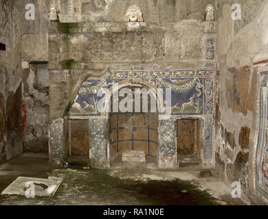 L'Italie. D'Herculanum. Ancienne ville romaine détruite par l'éruption du Vésuve en 79 ap. L'atrium de la Maison de Neptune et Amphitrite. 1er siècle. Nympheum et fontaine intérieure. La Campanie. Banque D'Images