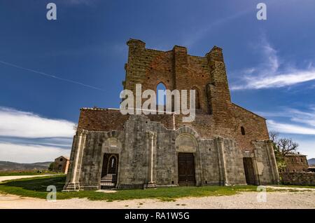 Abbaye de San Galgano vu de la façade Banque D'Images
