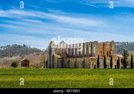 Abbaye de San Galgano vu de l'extérieur Banque D'Images