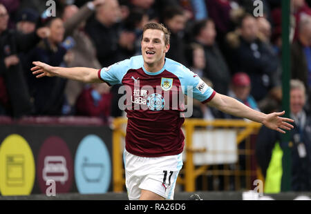 Burnley's Chris Wood fête marquant son premier but de côtés du jeu pendant le premier match de championnat à Turf Moor, Burnley. Banque D'Images