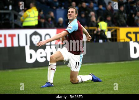 Burnley's Chris Wood fête marquant son premier but de côtés du jeu pendant le premier match de championnat à Turf Moor, Burnley. Banque D'Images