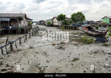 Un authentique village de pêcheurs chinois à Kampung Bagan Sungai Lima, la Malaisie - Kampung Bagan Sungai Lima est situé sur la rivière cinquième de la vi Banque D'Images