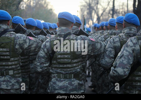 Bucarest, Roumanie - décembre 1, 2018 : soldats turcs, MPT 76 fusils d'exploitation (7,62 x 51 mm OTAN), prendre part à la Journée nationale roumaine milit Banque D'Images