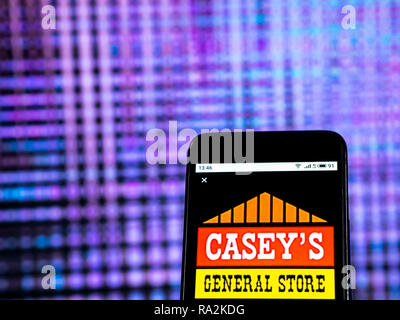 Casey's General Stores dépanneur logo de l'entreprise vu affichée sur smart phone Banque D'Images