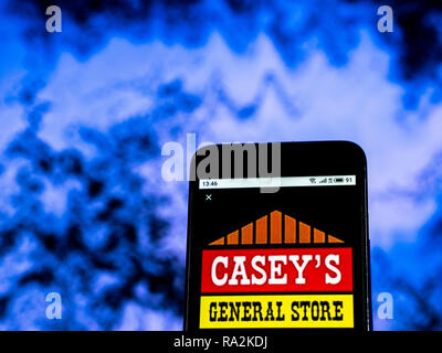 Casey's General Stores dépanneur logo de l'entreprise vu affichée sur smart phone Banque D'Images