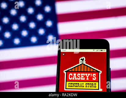 Casey's General Stores dépanneur logo de l'entreprise vu affichée sur smart phone Banque D'Images