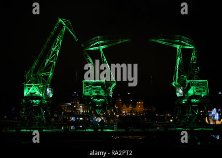 Grues en surbrillance à Szczecin, un monument de la ville. Banque D'Images