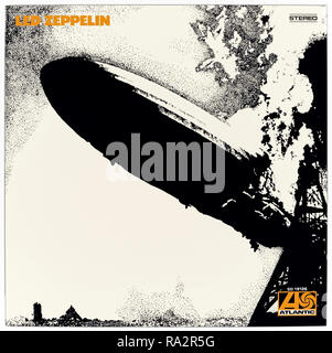 Zepplin Led (1969) par led Zepplin LP capot avant avec une photographie de l'stylisé LZ 129 Hindenburg airship prendre feu par son bassin. Banque D'Images