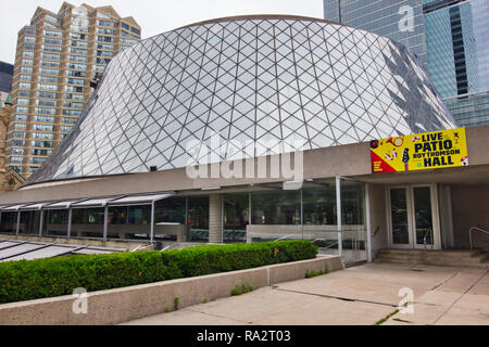Roy Thomson Hall, une salle de concert dans le quartier des divertissements de Toronto, le centre-ville de Toronto, Ontario, Canada Banque D'Images
