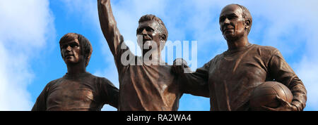 L'Trinity sculpteur par Philip Jackson, Manchester United, Old Trafford "sol", Manchester, Angleterre, RU Banque D'Images