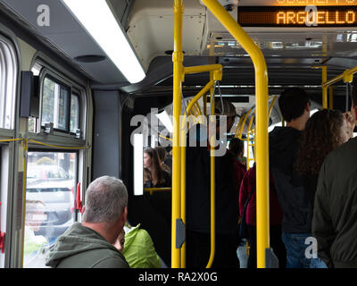 Debout bondé sur la ligne de bus 38 sur passage à niveau muni de Geary St Arguello Banque D'Images