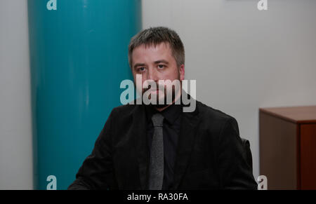 Madrid, Espagne. Dec 30, 2018. Radoslaw Michalski, un représentant du maire de Wroclaw, parle à la conférence de presse. Frère Alois, le Prieur de la communauté de Taizé, a annoncé la ville polonaise de Wroclaw comme ville hôte des 2019 Pèlerinage de confiance sur la terre lors d'une conférence de presse et la prière du soir. Le 3ème jour de la 2018 Pèlerinage de confiance sur la Terre a vu aussi des prières et des ateliers avec des religieux, ainsi que des thèmes sociaux et culturels pour les participants. Crédit : Michael Debets/Alamy Live News Banque D'Images