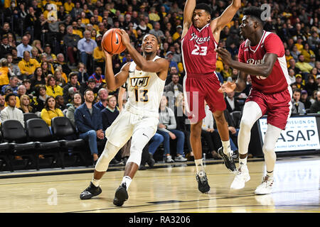 Richmond, Virginia, USA. Dec 30, 2018. MALIK CROWFIELD (13) disques durs pour le panier au cours de la partie tenue à EJ WADE Arena à Richmond, en Virginie. Credit : Amy Sanderson/ZUMA/Alamy Fil Live News Banque D'Images