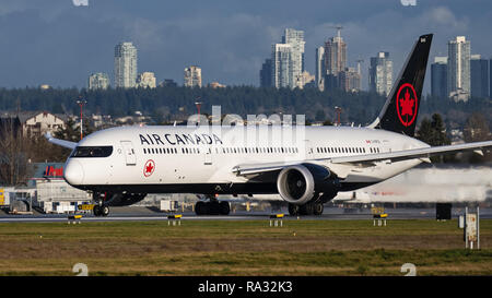 Richmond, Colombie-Britannique, Canada. Dec 29, 2018. Un Air Canada Boeing 787-9 Dreamliner (C-FRTG) wide-body avion de ligne décolle de l'Aéroport International de Vancouver. Credit : Bayne Stanley/ZUMA/Alamy Fil Live News Banque D'Images