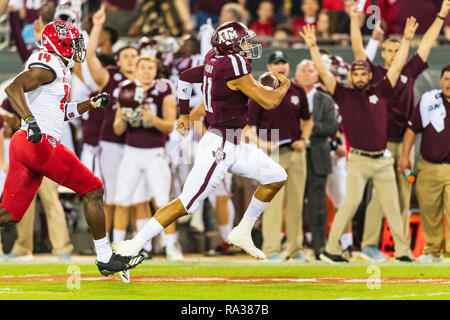 Jacksonville, Floride, USA. 31 Dec 2018. Texas A&M Aggies quarterback Kellen Mond (11) au cours de l'TaxSlayer Gator Bowl NCAA College Football bowl entre le Texas A&M et la NC State le lundi 31 décembre 2018 au domaine bancaire TIAA à Jacksonville, FL. Jacob Kupferman/CSM Crédit : Cal Sport Media/Alamy Live News Banque D'Images