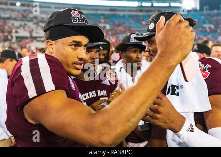 Jacksonville, Floride, USA. 31 Dec 2018. Texas A&M Aggies quarterback Kellen Mond (11) au cours de l'TaxSlayer Gator Bowl NCAA College Football bowl entre le Texas A&M et la NC State le lundi 31 décembre 2018 au domaine bancaire TIAA à Jacksonville, FL. Jacob Kupferman/CSM Crédit : Cal Sport Media/Alamy Live News Banque D'Images