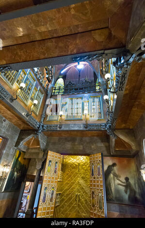 Intérieur du Palais Güell (palais Guell), un manoir conçu par l'architecte Antoni Gaudí. Banque D'Images