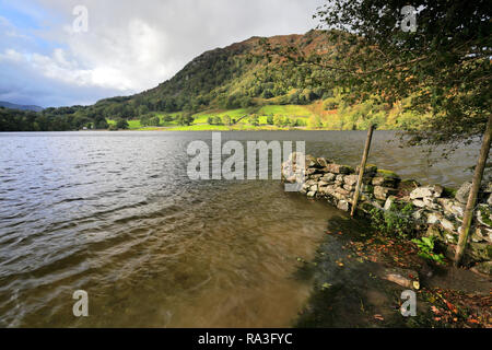 Vue d'automne sur Rydal Water, Parc National de Lake District, Cumbria, England, UK Banque D'Images