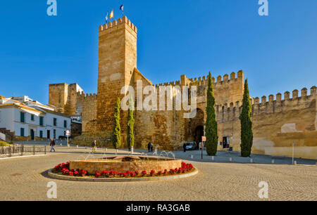 CARMONA ESPAGNE FORTERESSE DE LA PORTE DE SÉVILLE, un château construit à l'ÉPOQUE ROMAINE Banque D'Images