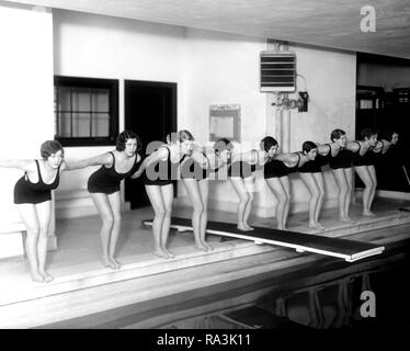 Marjorie Webster Femmes École nageurs ca au début des années 1900. Banque D'Images