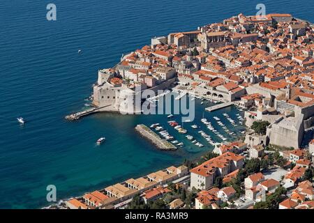 Vue sur le vieux port, vieille ville, Dubrovnik, Croatie Banque D'Images