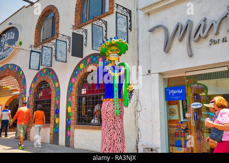 Guadalajara, Mexique Tlaquepaque,-20 Avril, 2018 : Tlaquepaque village artistique rues colorées au cours d'une saison touristique Banque D'Images