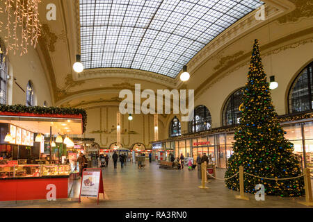 La gare de Dresde-neustadt : Dresde, en décoration de Noël , Sachsen, Saxe, Allemagne Banque D'Images