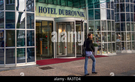 Zagreb, Croatie, novembre 2018 - L'entrée à l'hôtel Dubrovnik est situé dans le centre-ville Banque D'Images