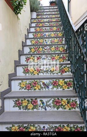 Carrelage à motifs colorés, escaliers, Capri Banque D'Images