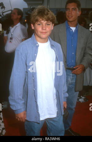WESTWOOD, CA - 8 juillet : l'acteur Jason James Richter assiste à la première mondiale de "Columbia Pictures, dans la ligne de feu" le 8 juillet 1993 au Mann Village Theater à Westwood, en Californie. Photo de Barry King/Alamy Stock Photo Banque D'Images