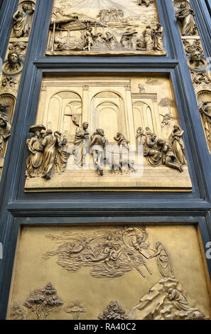 Florence, Italie. Baptistère. Détail de l'Orient (portes Les portes du paradis, 1425-1452) par Lorenzo Ghiberti, montrant avec Isaac, Esaü et Jacob Banque D'Images