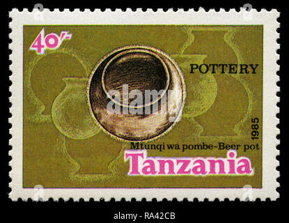 Timbre-poste à partir de la Tanzanie dans la poterie série émise en 1985 Banque D'Images