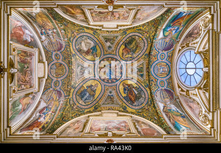 Chapelle de Sainte Hélène avec mosaïque par Baldassare Peruzzi, dans la Basilique de Santa Croce in Gerusalemme. Rome, Italie. Banque D'Images