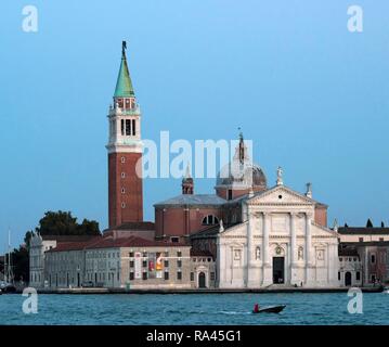 Vue de la Chiesa San Giorgio, Isola di San Giorgio Maggiore, crépuscule, Venise, Vénétie, Italie Banque D'Images