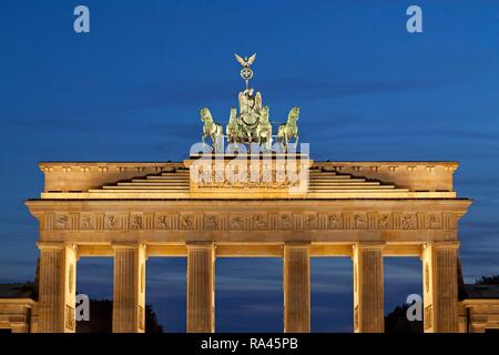 Quadrige au crépuscule, Porte de Brandebourg, Berlin, Allemagne Banque D'Images