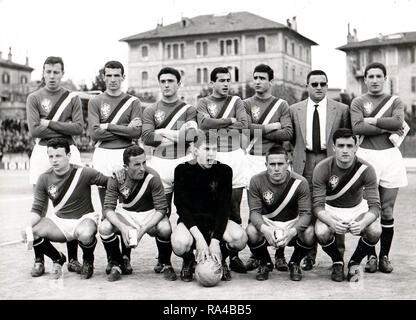 Perugia (Italie), Santa Giuliana Stadium, le 22 avril 1962. Un line-up d'A.C. Pérouse a pris au champ dans la barre d'accueil américaine contre Livourne (1-1), 29 e Journée de la Ligue Italienne Troisième 1961-62 Serie C, groupe B. Banque D'Images