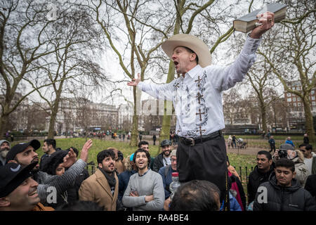 Speakers' Corner, parler en public l'angle nord-est de Hyde Park à Londres. Banque D'Images