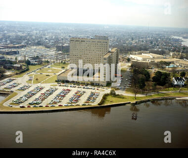 1978 - Une vue aérienne de la nouvelle (quand photo prise) Portsmouth Naval Hospital à Portsmouth en Virginie Banque D'Images