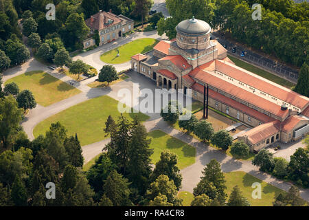 Nouvelle entrée, salles de cimetière et crématoire au cimetière principal/central de Francfort, vue aérienne Banque D'Images