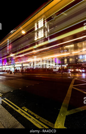 Debenhams Oxford Street Londres en décembre les lumières de Noël 2018 boîte jaune dit : junction Banque D'Images