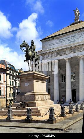 Wlochy - Ligurie - Gênes - plac Piazza de Ferrari - pomnik j Giuseppe Garibaldi Teatro Carlo Felice Italie - Ligurie - Gênes - La Piazza de Ferrari - monument Giuseppe Garibaldi et Teatro Carlo F Banque D'Images