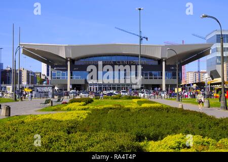 Polska, Warszawa - Srodmiescie - Dworzec kolejowy PKP - Warszawa Centralna Al. Jerozolimskie - Emilii Plater Varsovie, Pologne - la gare centrale de Varsovie en centre-ville à Emilii Plater, Marszalkow Banque D'Images