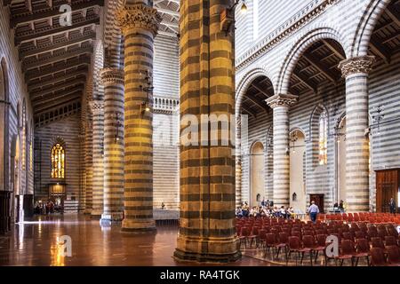 Orvieto, Ombrie / ITALIE - 2018/05/26 : Intérieur de la cathédrale Duomo di Orvieto à Piazza Duomo Square dans le vieux quartier historique de temps Banque D'Images