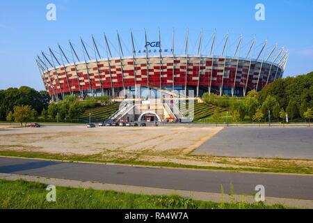 Varsovie, Mazovie / Pologne - 2018/09/02 : l'extérieur de la PGE Narodowy National Stadium de Praga de Varsovie, doté d''un toit rétractable, servant d'accueil stade de Pologne de football te Banque D'Images